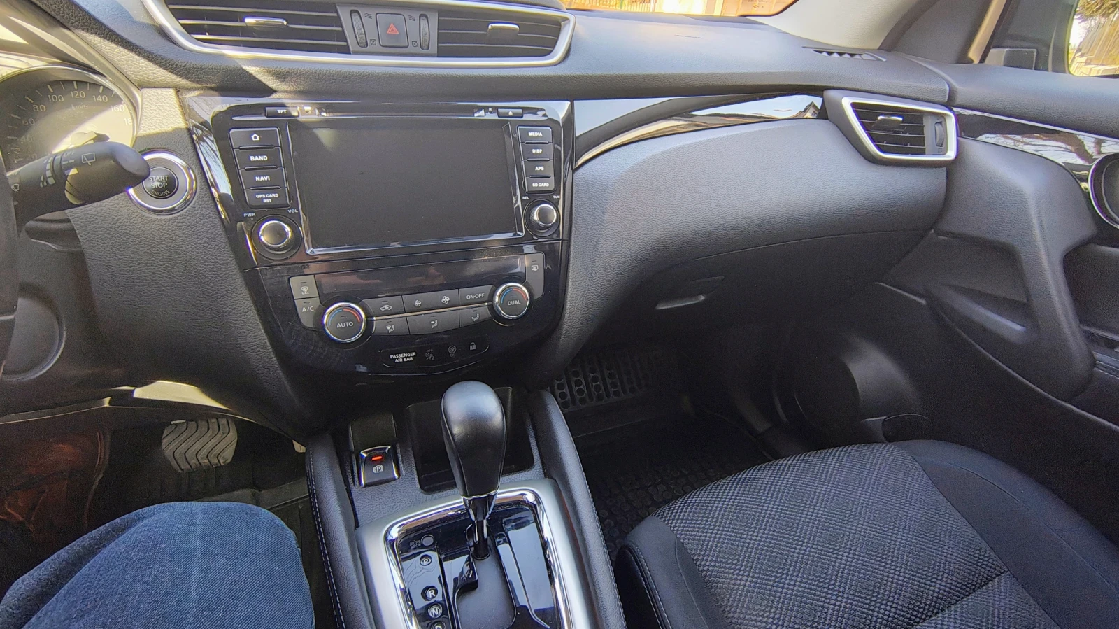 Nissan Qashqai, снимка 8 - Автомобили и джипове - 53804456