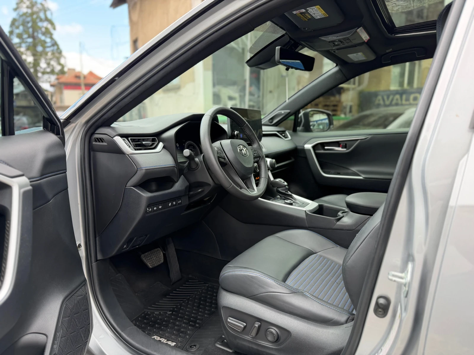 Toyota Rav4 2.5* LUXURY* 4X4* CAM* KEYLESS* DISTR* , снимка 8 - Автомобили и джипове - 54387235