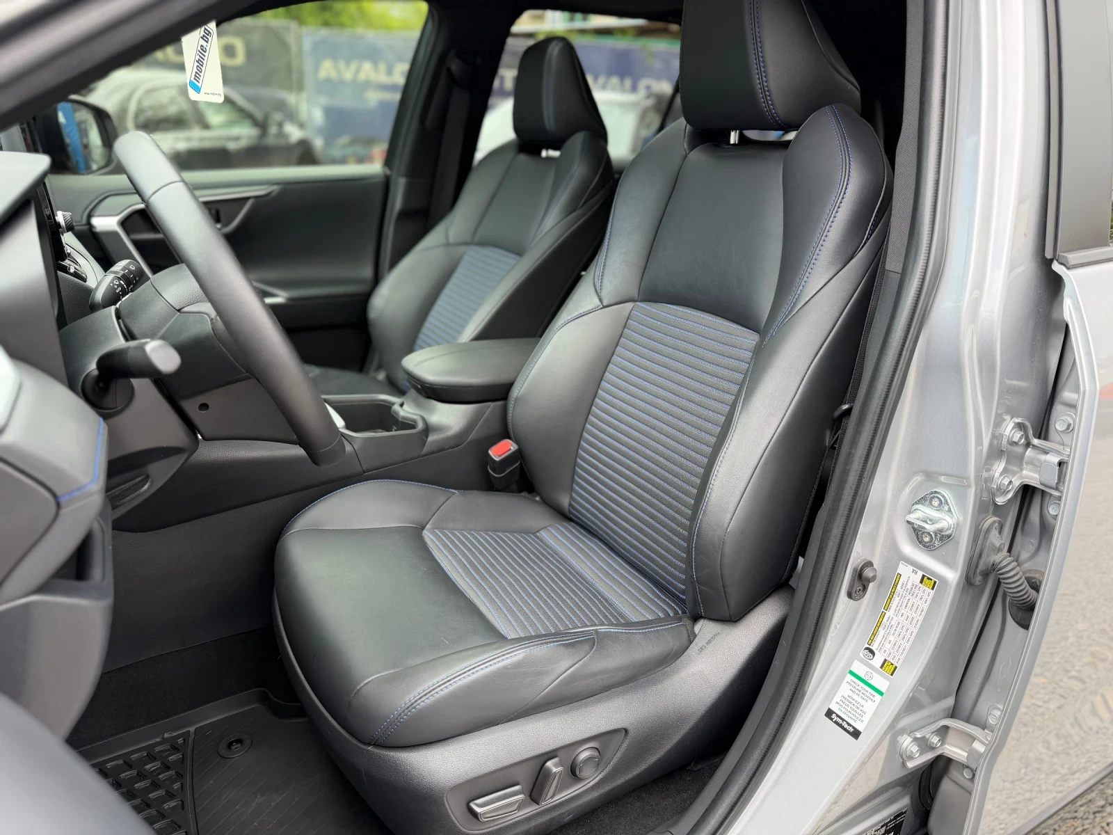 Toyota Rav4 2.5* LUXURY* 4X4* CAM* KEYLESS* DISTR* , снимка 10 - Автомобили и джипове - 54387235