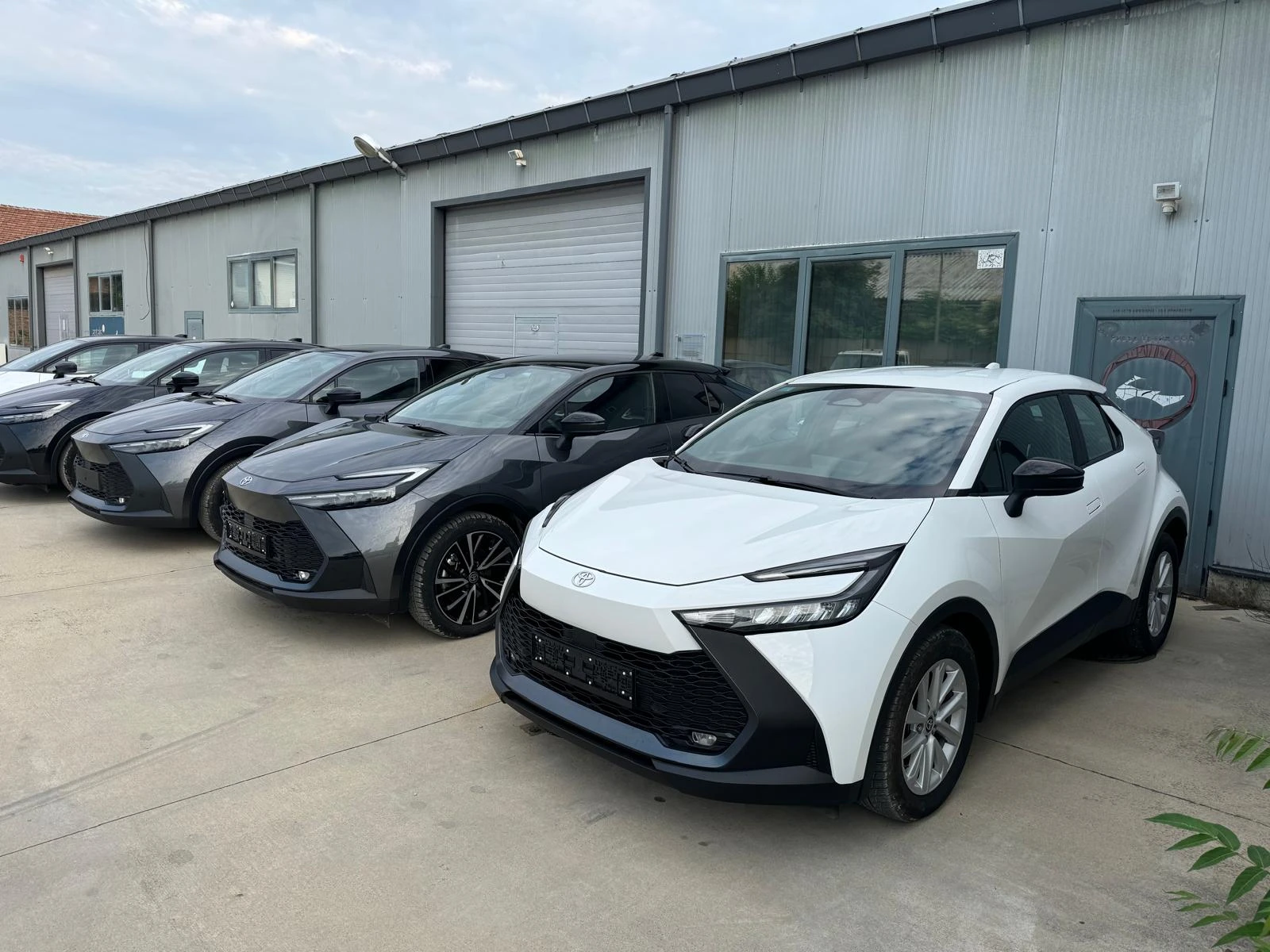 Toyota C-HR HYBRID 1.8, снимка 14 - Автомобили и джипове - 54823919