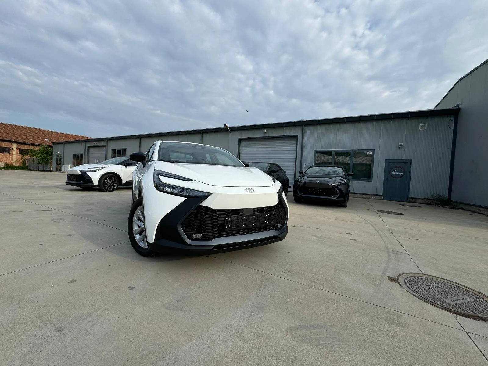 Toyota C-HR HYBRID 1.8, снимка 10 - Автомобили и джипове - 54823919