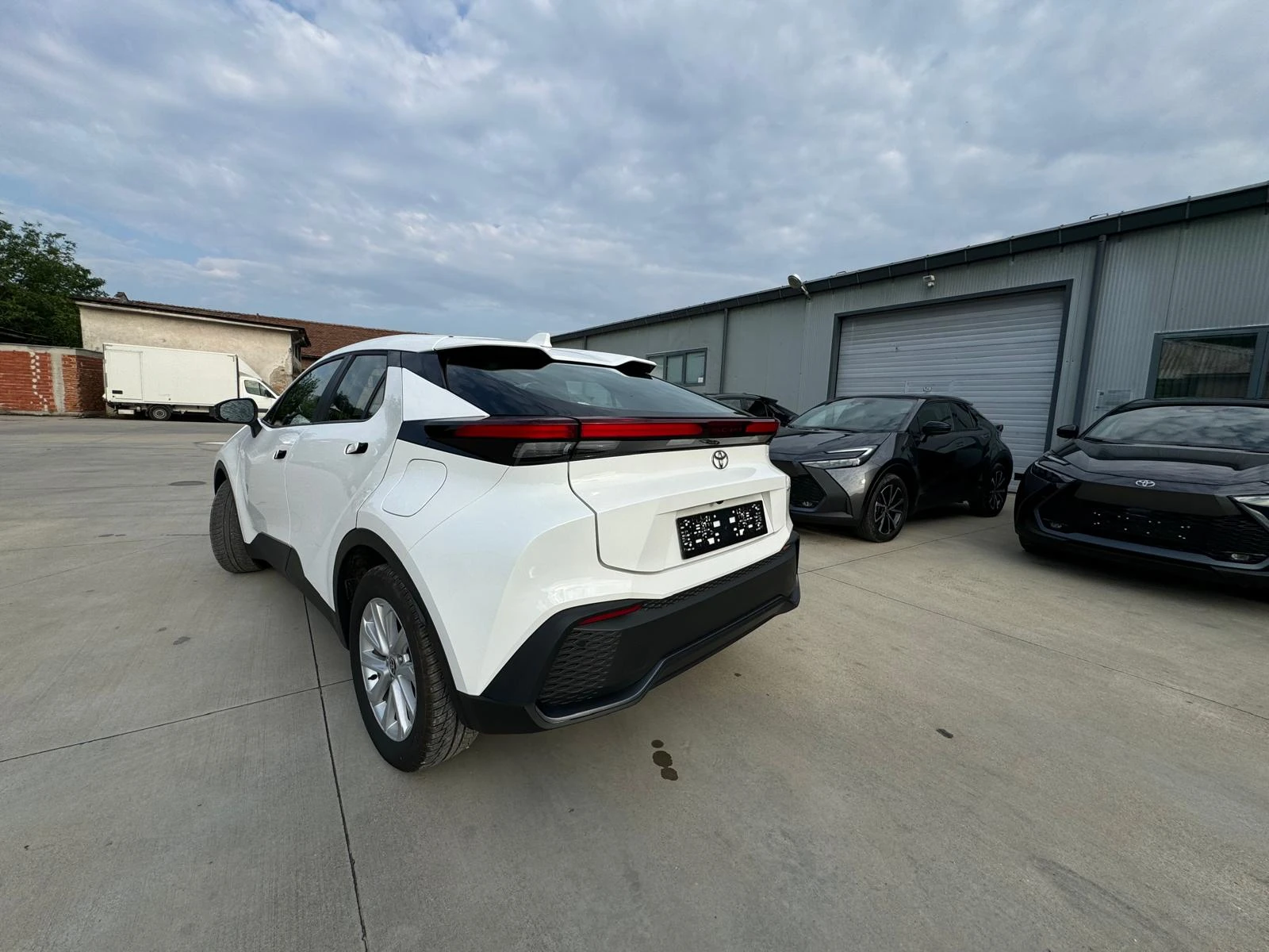 Toyota C-HR HYBRID 1.8, снимка 8 - Автомобили и джипове - 54823919