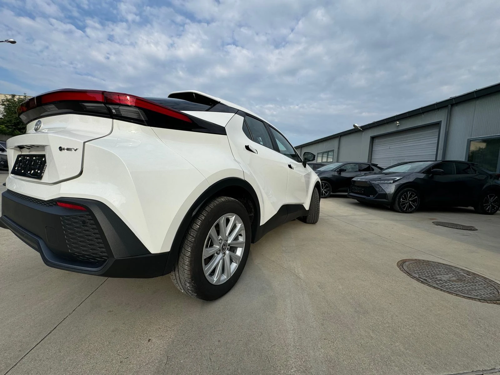 Toyota C-HR HYBRID 1.8, снимка 9 - Автомобили и джипове - 54823919