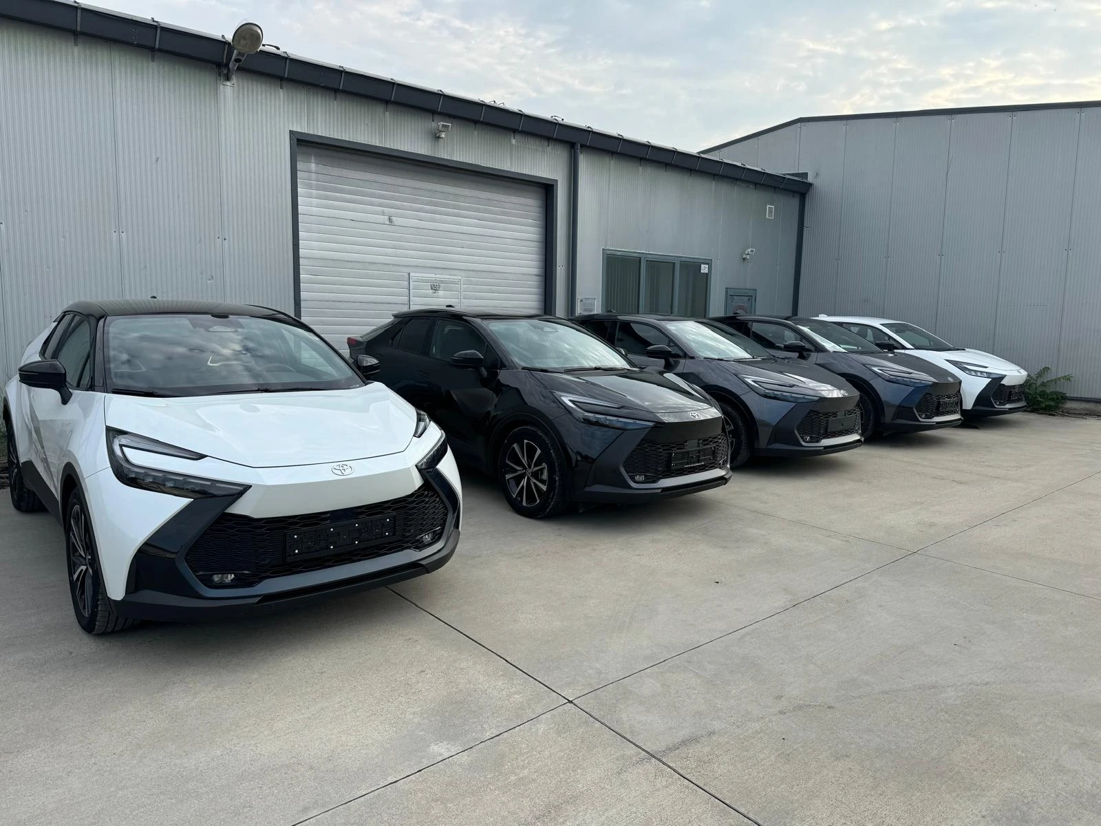 Toyota C-HR HYBRID 1.8, снимка 17 - Автомобили и джипове - 54823919