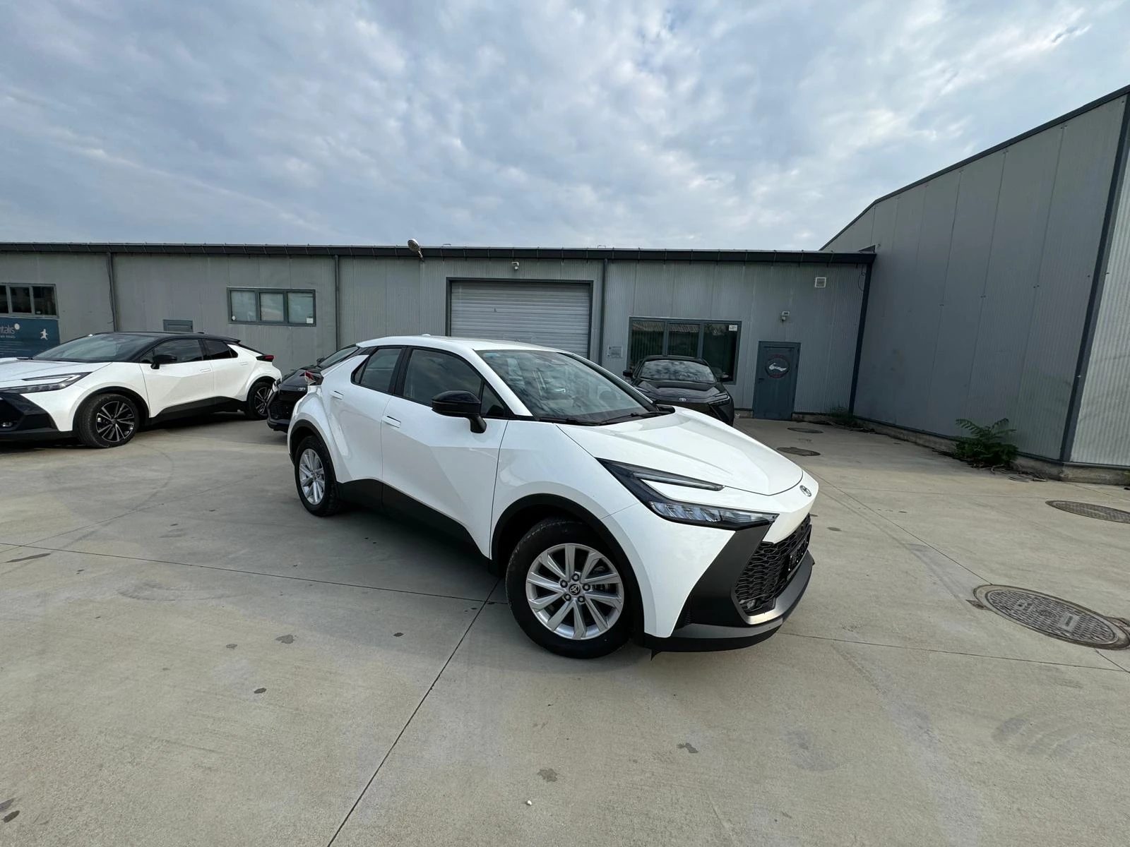 Toyota C-HR HYBRID 1.8, снимка 3 - Автомобили и джипове - 54823919