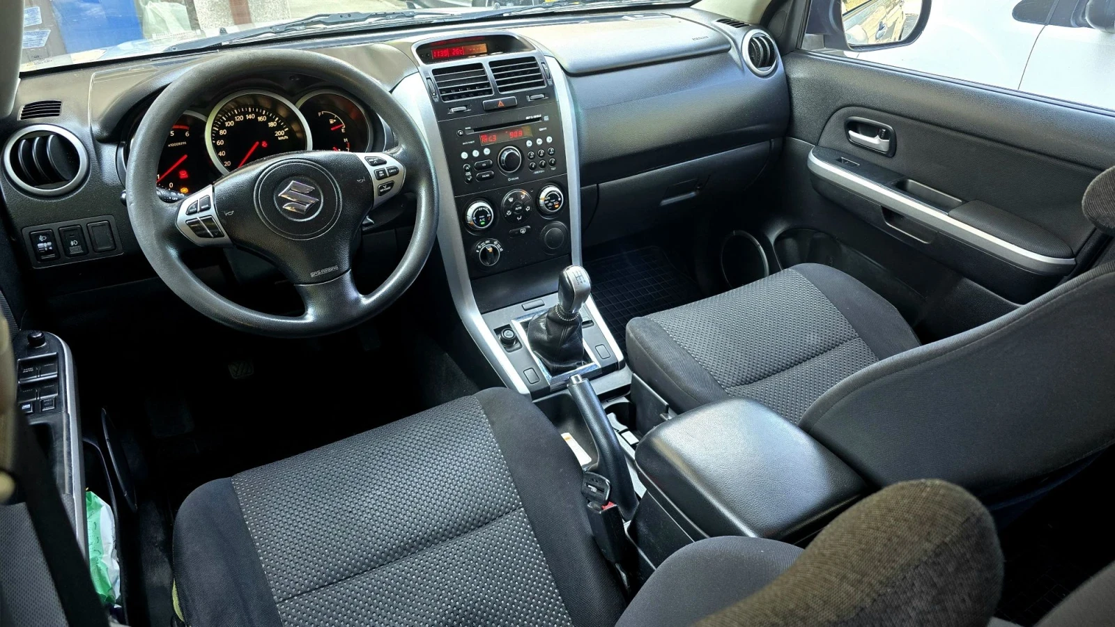 Suzuki Grand vitara 1.9, снимка 8 - Автомобили и джипове - 55603762