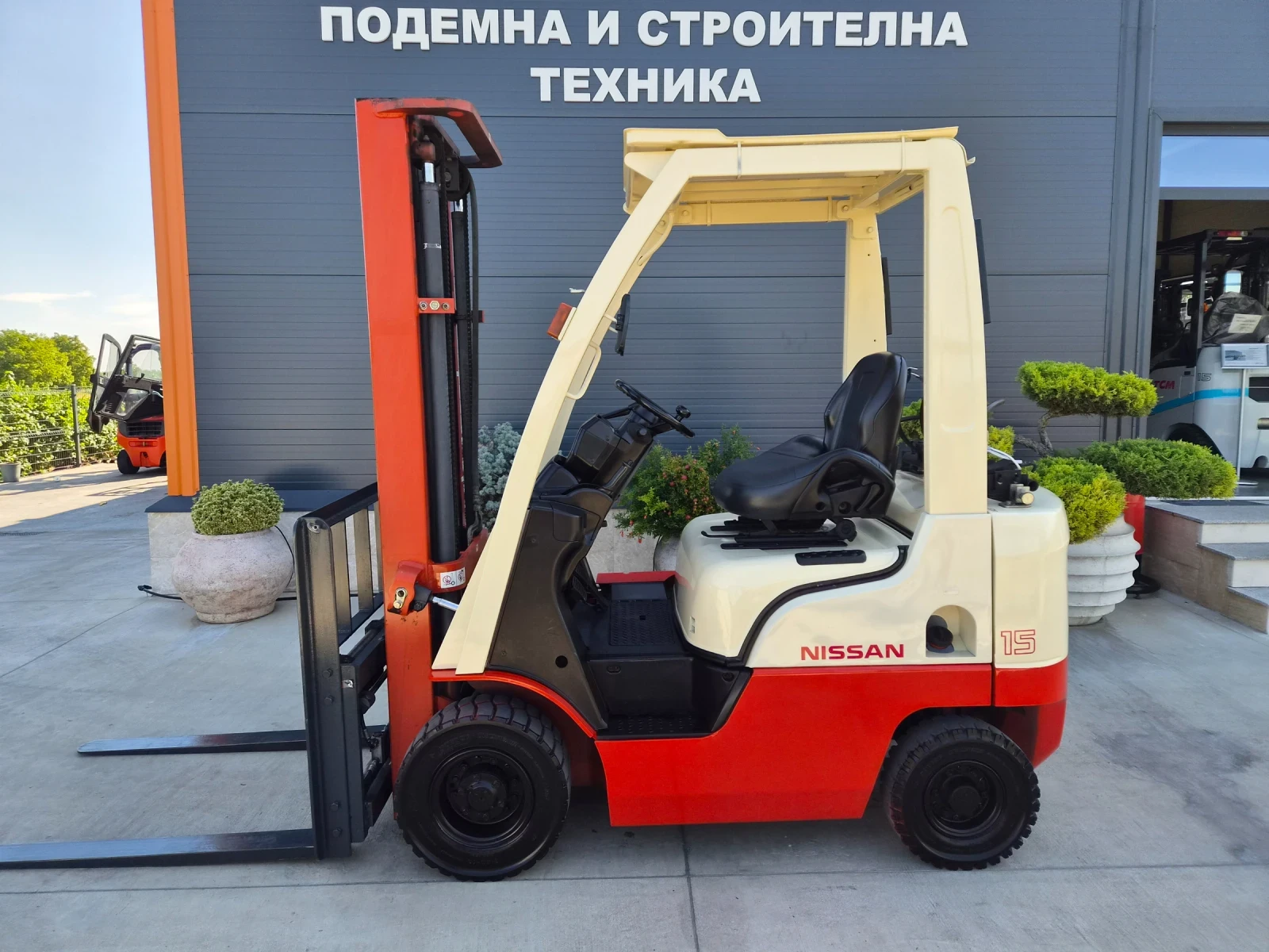 Мотокар Nissan 3 тона / ИЗРАВНИТЕЛ / АВТОМАТ / ГАЗ, снимка 2 - Индустриална техника - 55952843