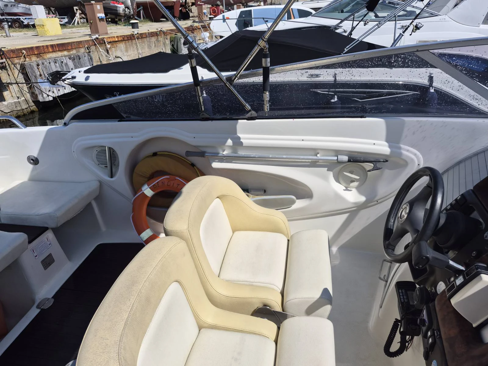 Моторна яхта Cranchi CSL 27, снимка 5 - Воден транспорт - 55589707