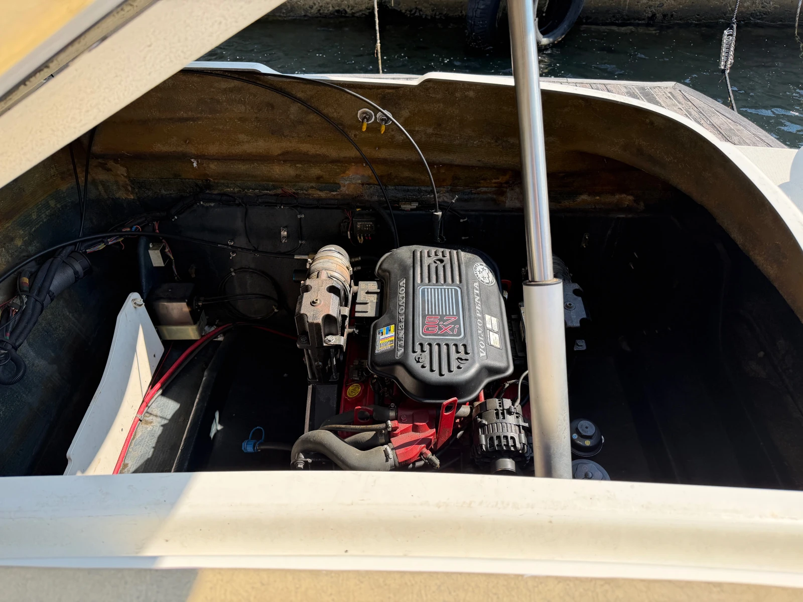 Моторна яхта Cranchi CSL 27, снимка 10 - Воден транспорт - 55589707