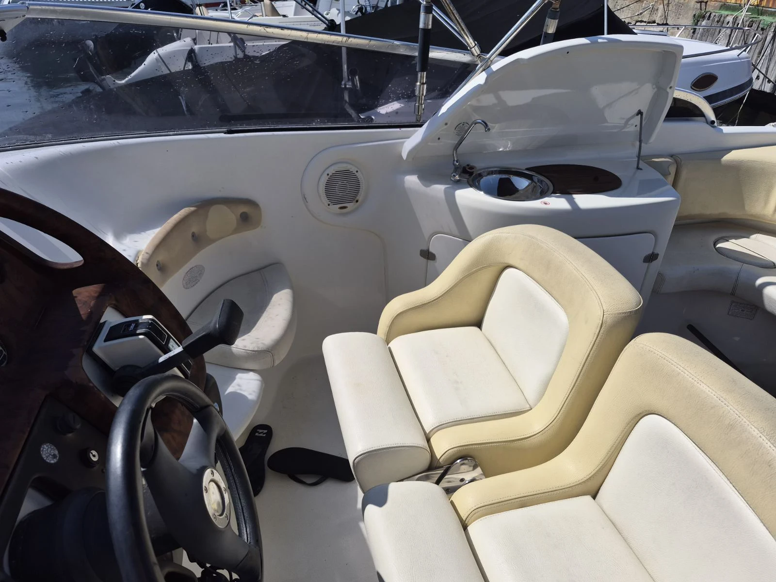 Моторна яхта Cranchi CSL 27, снимка 6 - Воден транспорт - 55589707