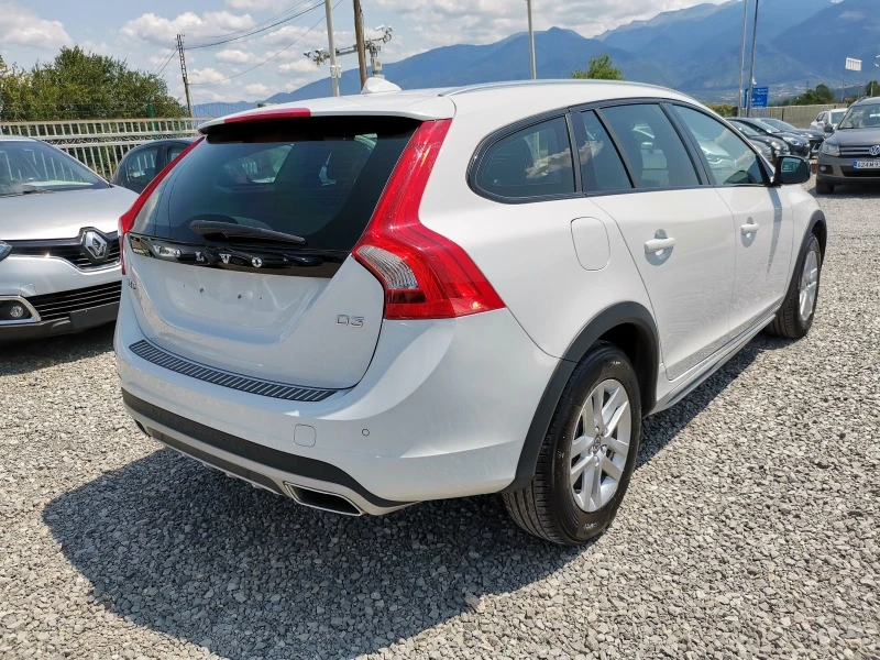 Volvo V60 Cross Country 2.0 D3 A KINETIC, снимка 4 - Автомобили и джипове - 46705511