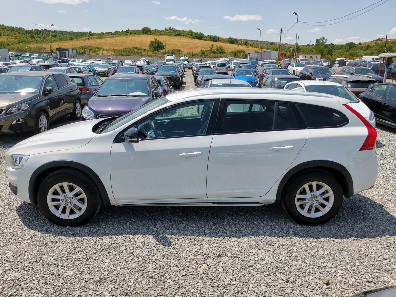 Volvo V60 Cross Country 2.0 D3 A KINETIC, снимка 2 - Автомобили и джипове - 46705511