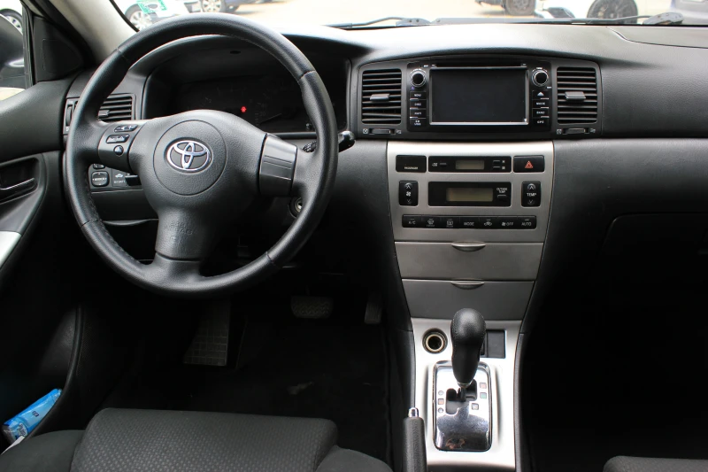 Toyota Corolla D-4D Автоматик, снимка 3 - Автомобили и джипове - 51937340