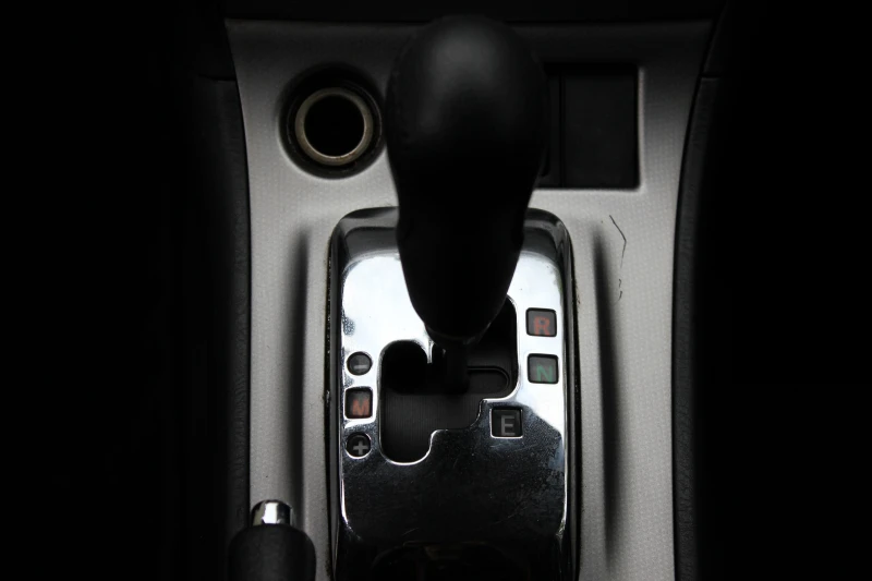 Toyota Corolla D-4D Автоматик, снимка 4 - Автомобили и джипове - 51937340