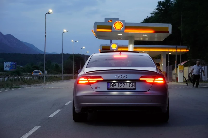 Audi S8 + 