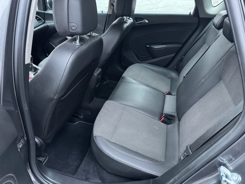 Opel Astra 1.6i 116k.c. * Cosmo * Bluetooth * AUX * Климатрон, снимка 13 - Автомобили и джипове - 52861534