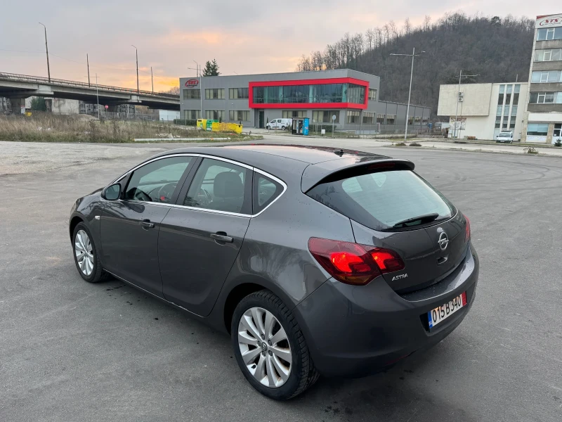 Opel Astra 1.6i 116k.c. * Cosmo * Bluetooth * AUX * Климатрон, снимка 3 - Автомобили и джипове - 52861534