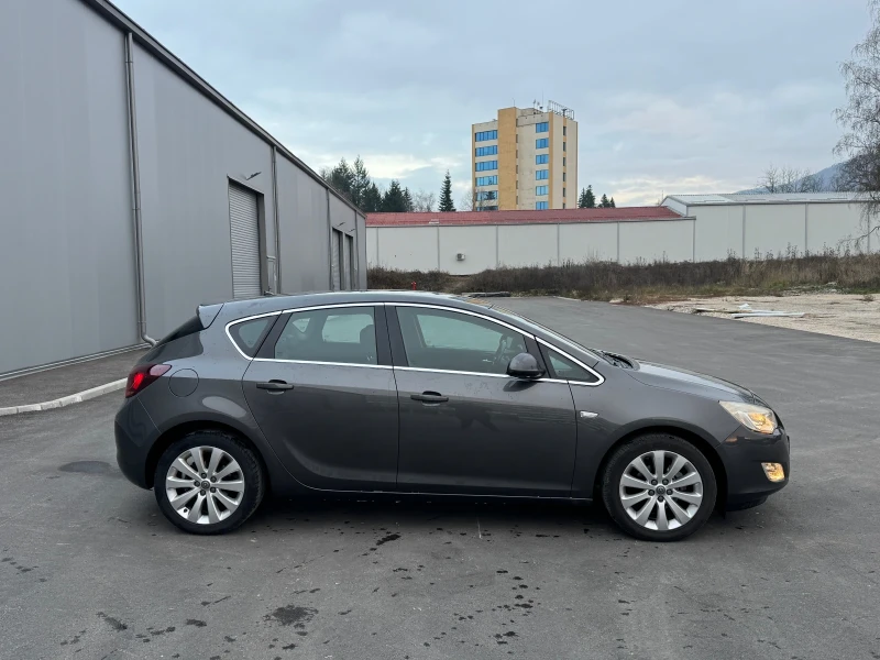 Opel Astra 1.6i 116k.c. * Cosmo * Bluetooth * AUX * Климатрон, снимка 6 - Автомобили и джипове - 52861534