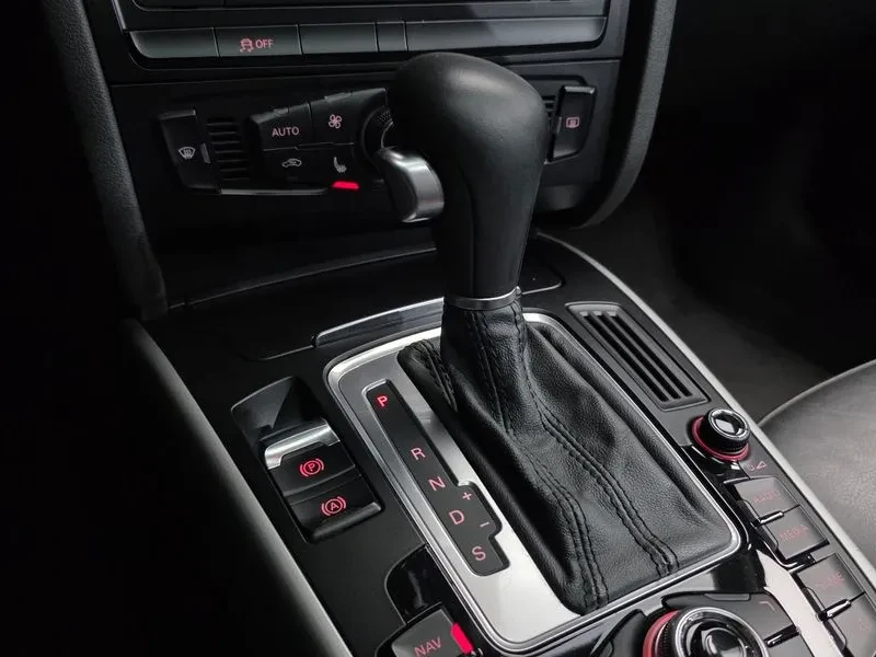 Audi A4 2.0 TFSI Quattro, снимка 9 - Автомобили и джипове - 54548616