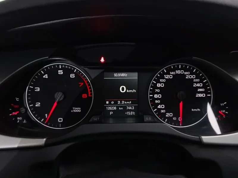 Audi A4 2.0 TFSI Quattro, снимка 8 - Автомобили и джипове - 54548616
