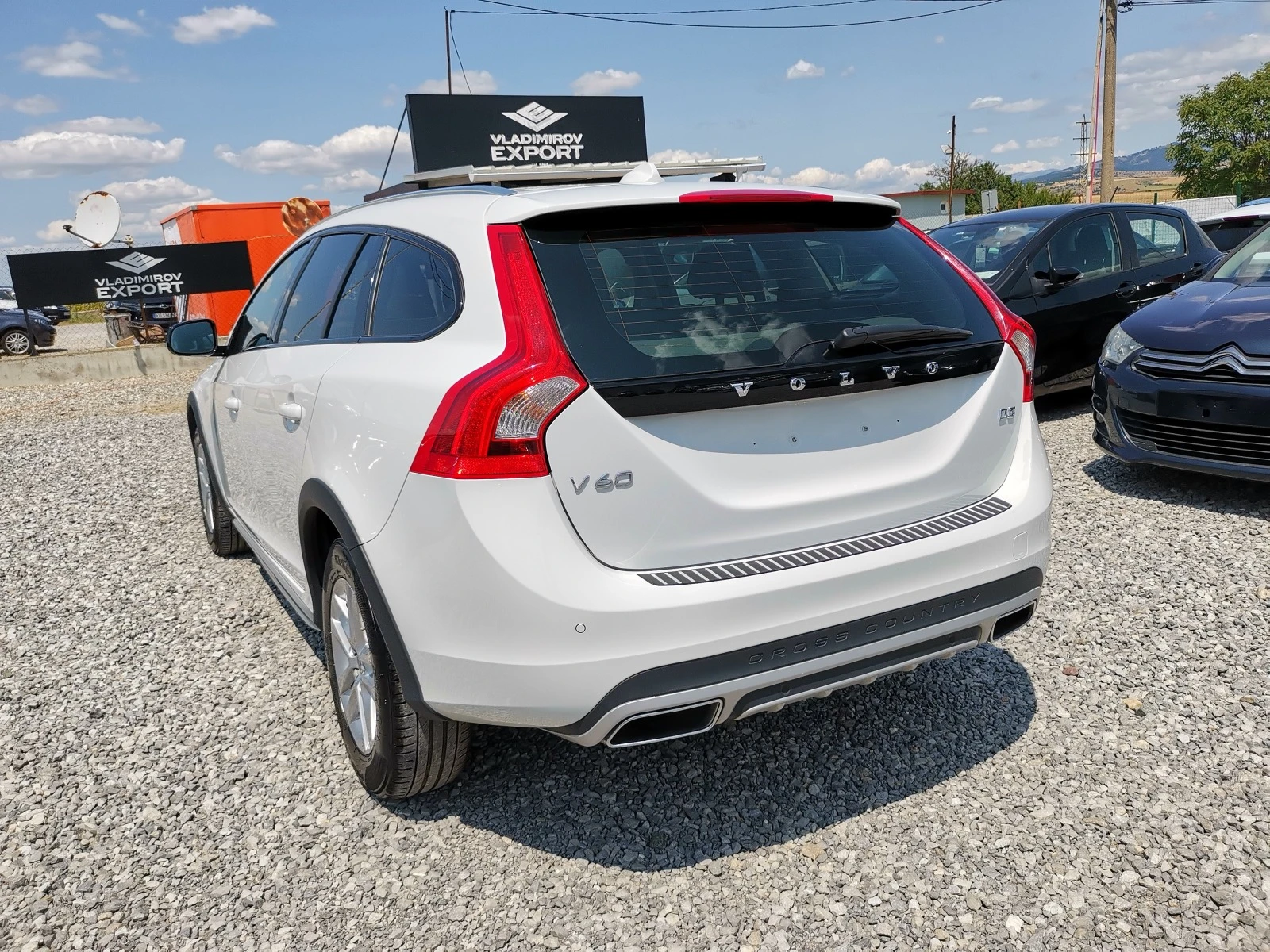 Volvo V60 Cross Country 2.0 D3 A KINETIC - изображение 3