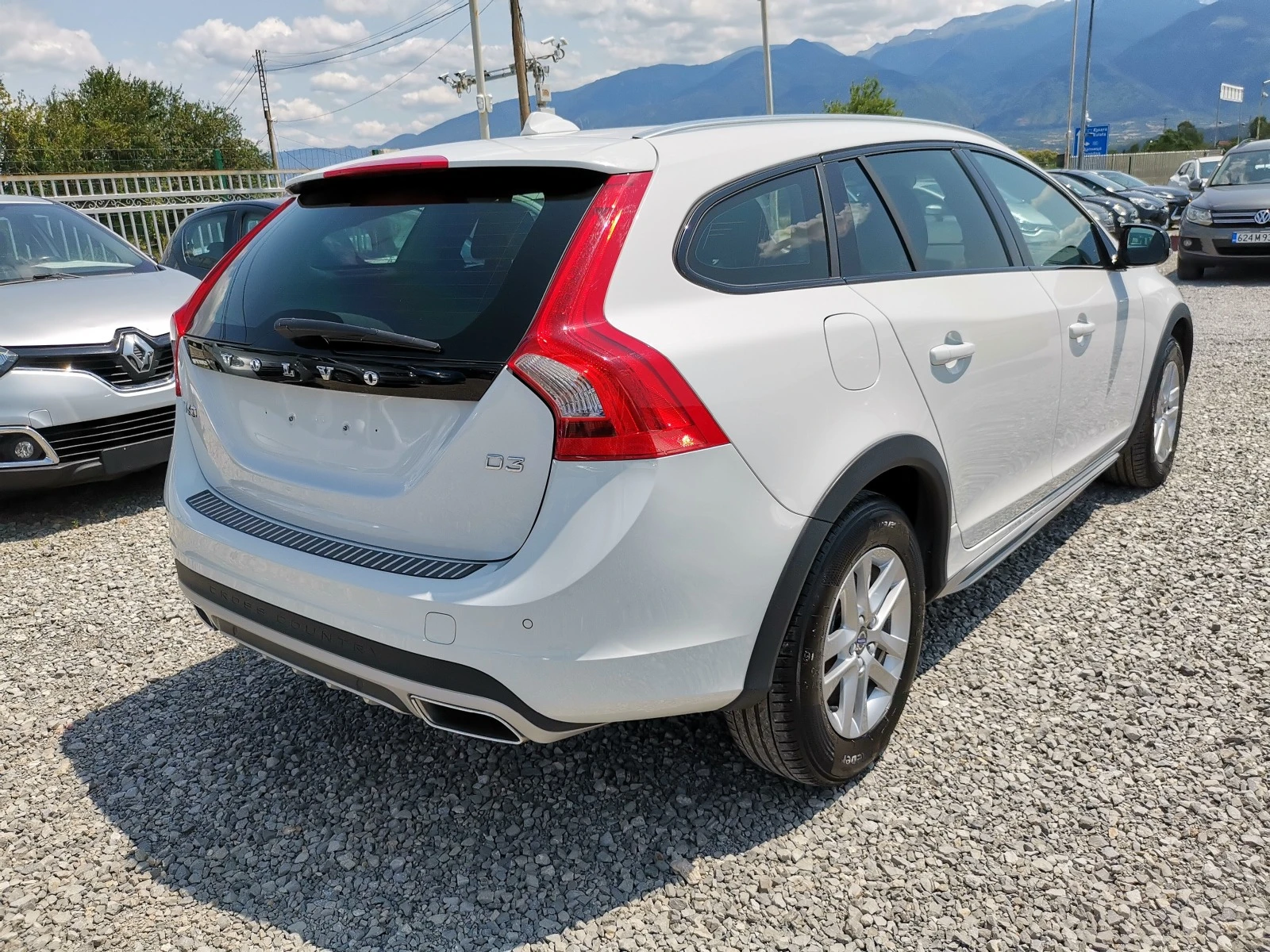 Volvo V60 Cross Country 2.0 D3 A KINETIC - изображение 4