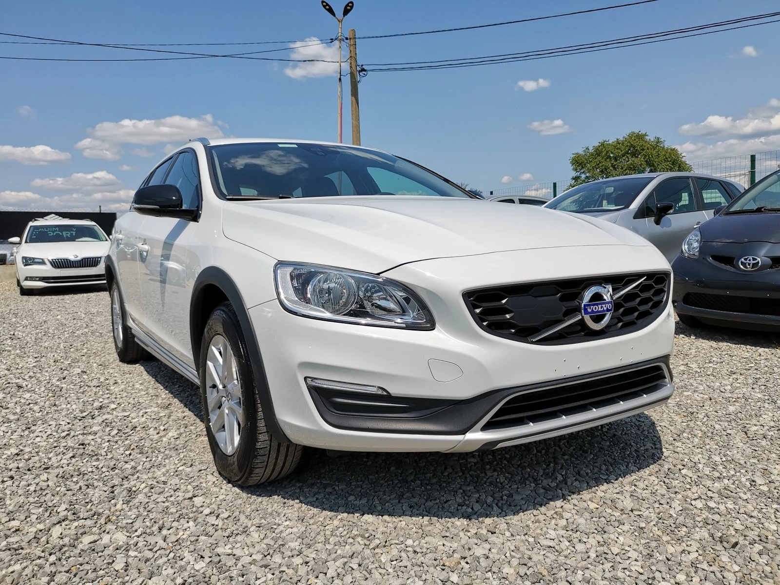 Volvo V60 Cross Country 2.0 D3 A KINETIC - изображение 5