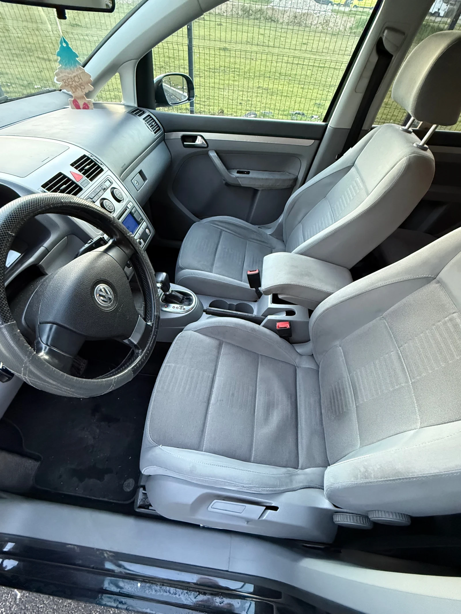 VW Touran 2.0 TDi /Автомат, снимка 8 - Автомобили и джипове - 53837324