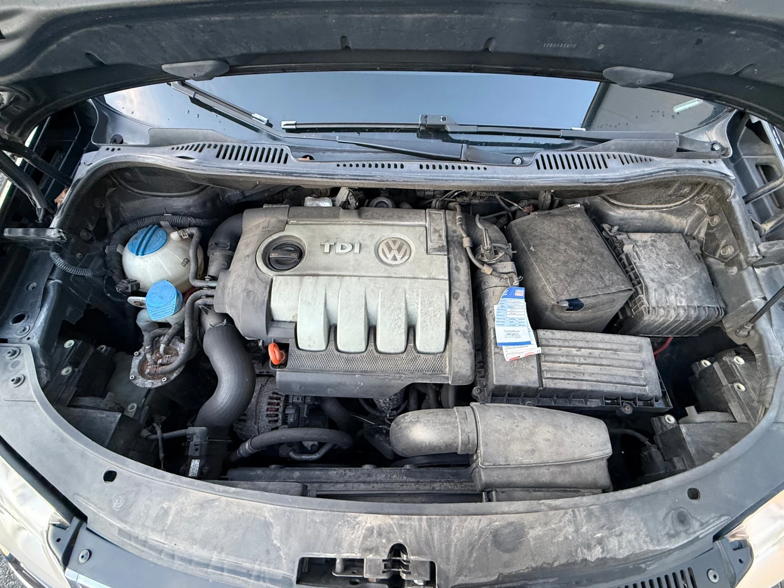 VW Touran 2.0 TDi /Автомат, снимка 9 - Автомобили и джипове - 53837324