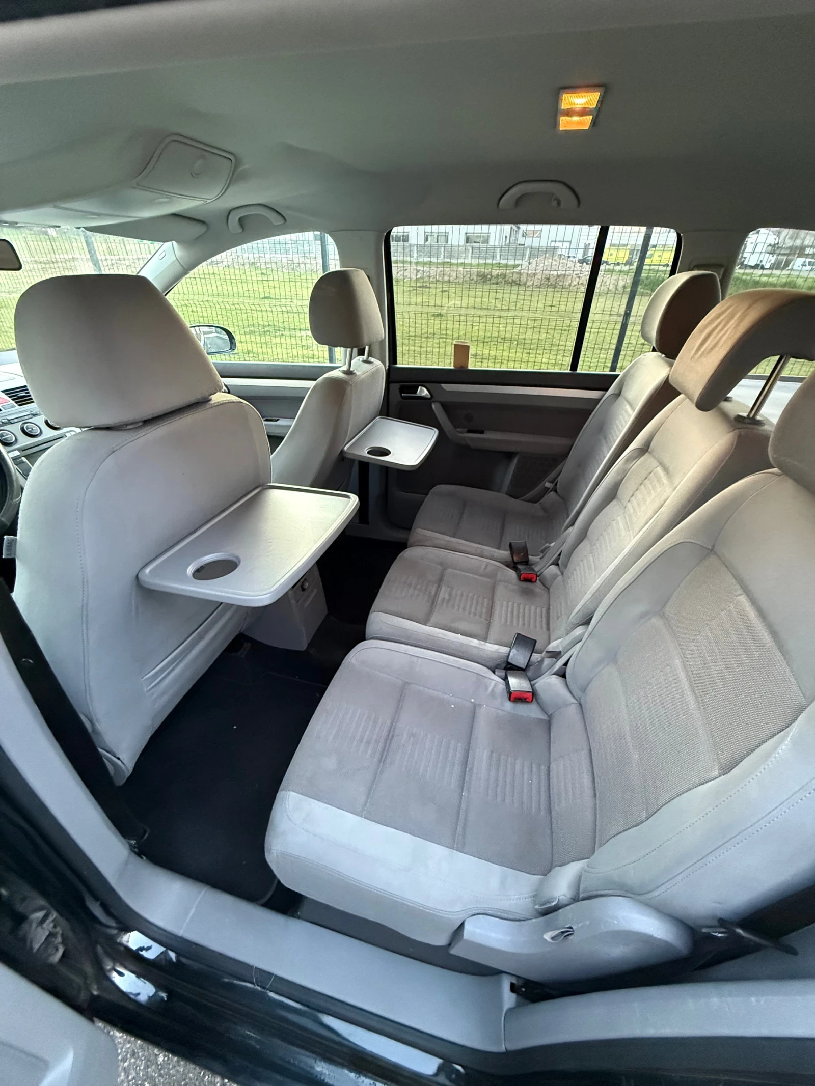 VW Touran 2.0 TDi /Автомат, снимка 12 - Автомобили и джипове - 53837324