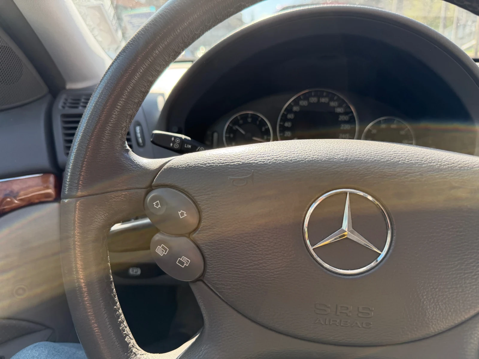 Mercedes-Benz E 280 3.0 V6, снимка 12 - Автомобили и джипове - 53980307