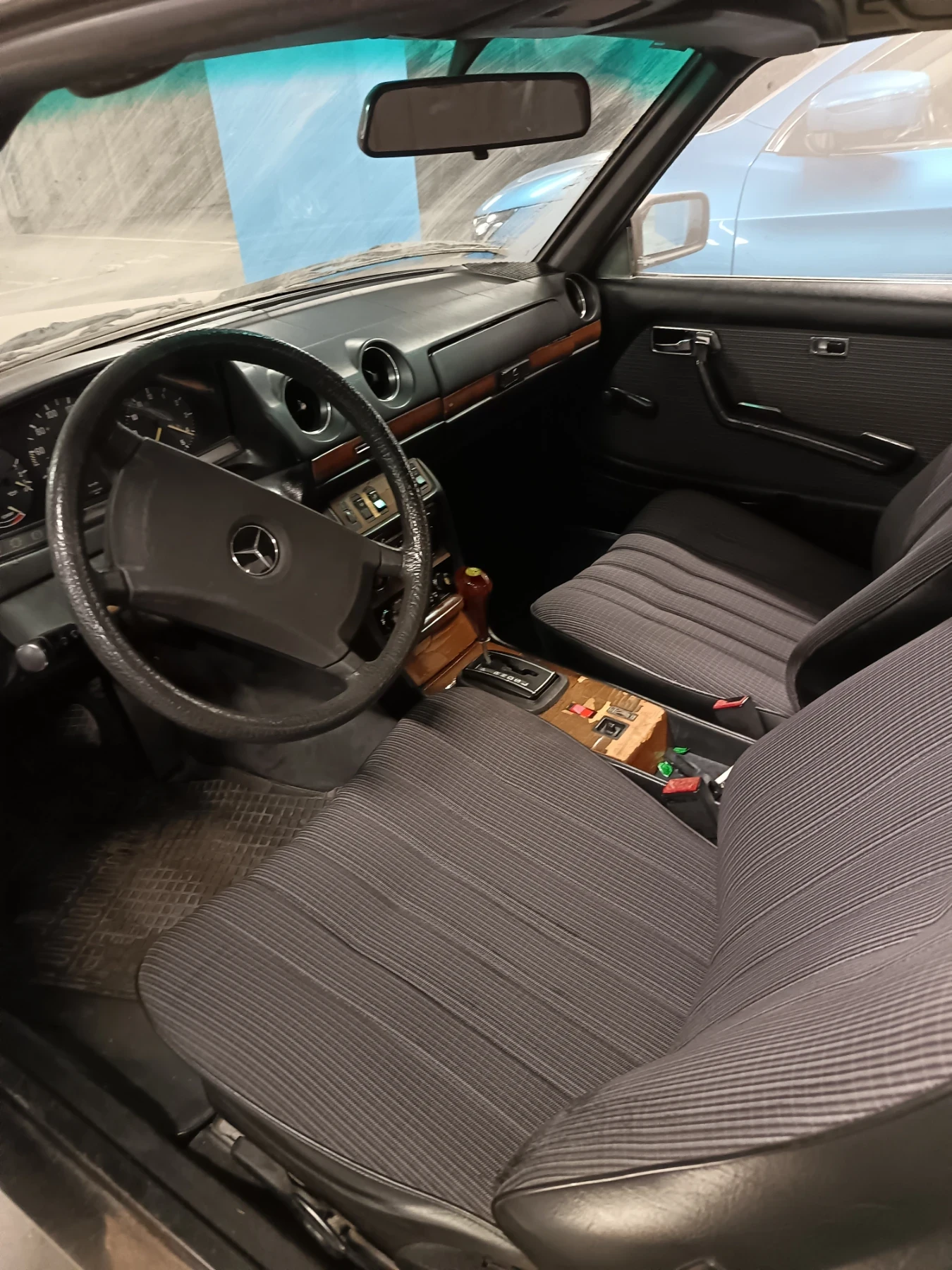 Mercedes-Benz 123, снимка 11 - Автомобили и джипове - 54165700