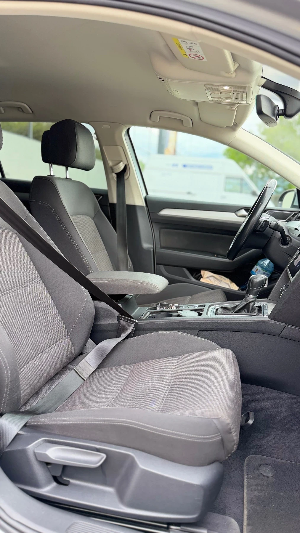 VW Passat 2.0TDI* LED* DISTRONIC* , снимка 14 - Автомобили и джипове - 54400159