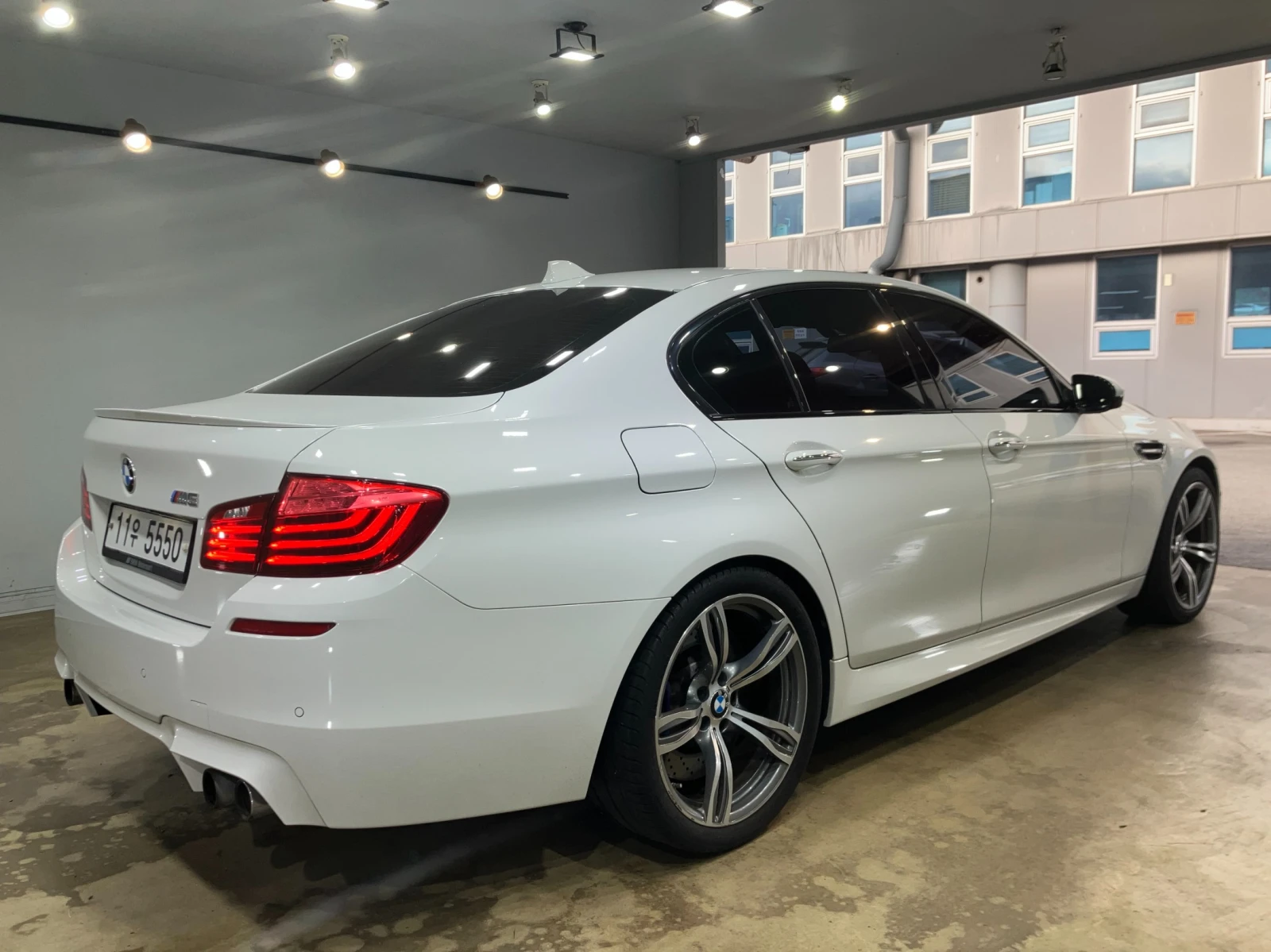 BMW M5 HUD* 360* ЕЛ. БАГАЖНИК* SOFT CLOSE* КРАЙНА ЦЕНА, снимка 3 - Автомобили и джипове - 55378794
