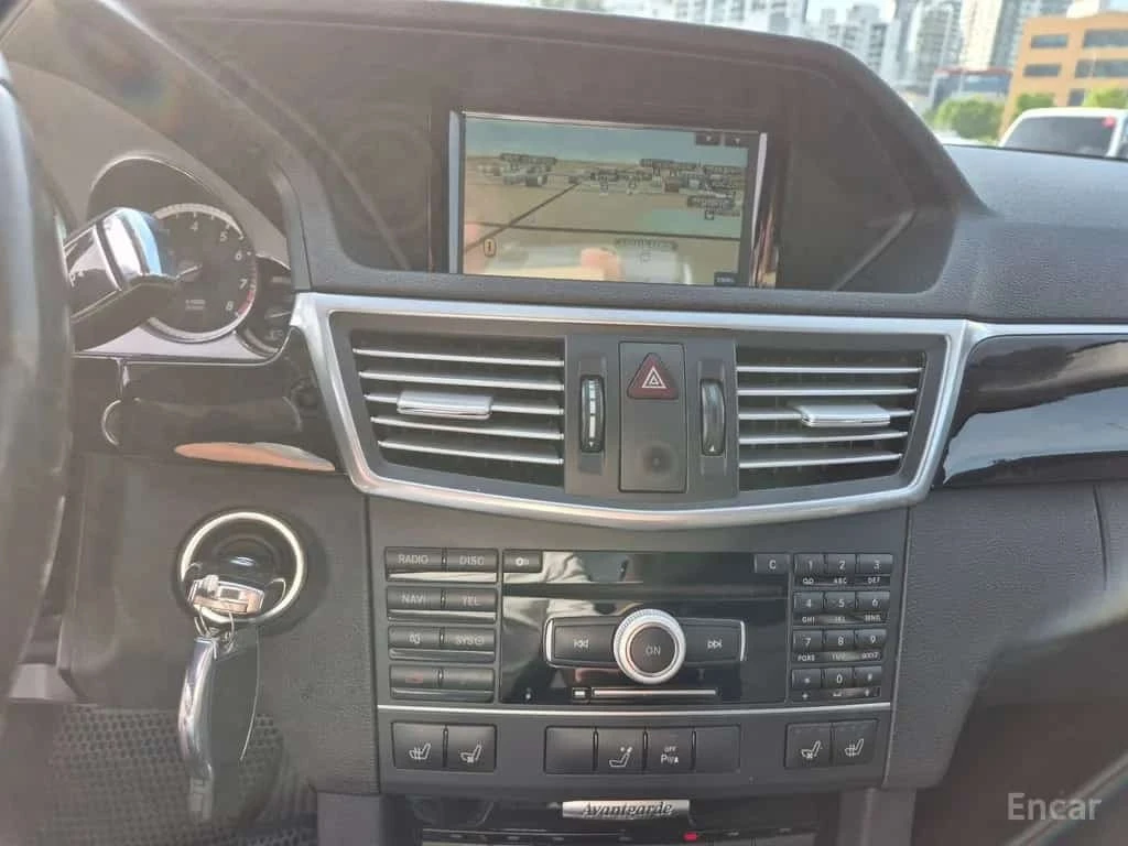 Mercedes-Benz E 300 * E300 Avangard * ЦЕНА ДО БГ, снимка 13 - Автомобили и джипове - 56303356