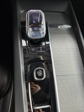 Volvo XC60 B4 AWD automatico Ultimate Dark, снимка 16