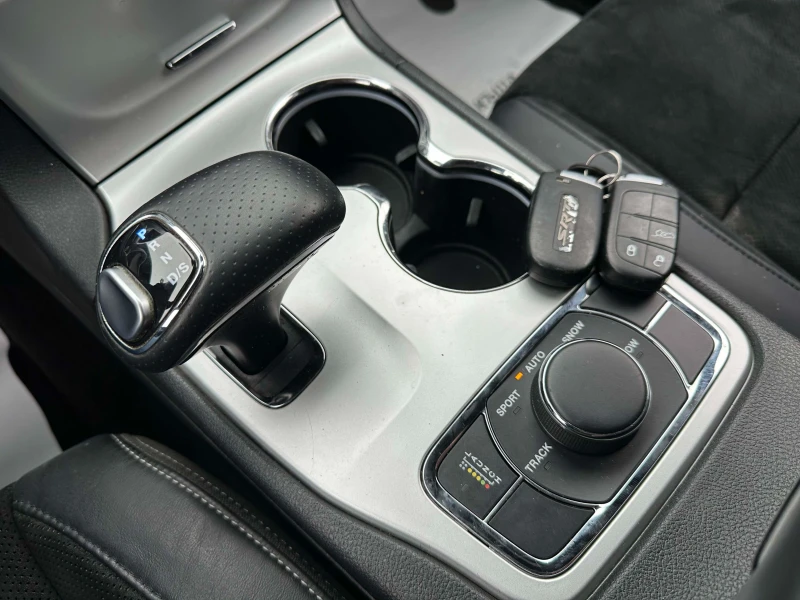 Jeep Grand cherokee 6.4 SRT, снимка 12 - Автомобили и джипове - 53531048