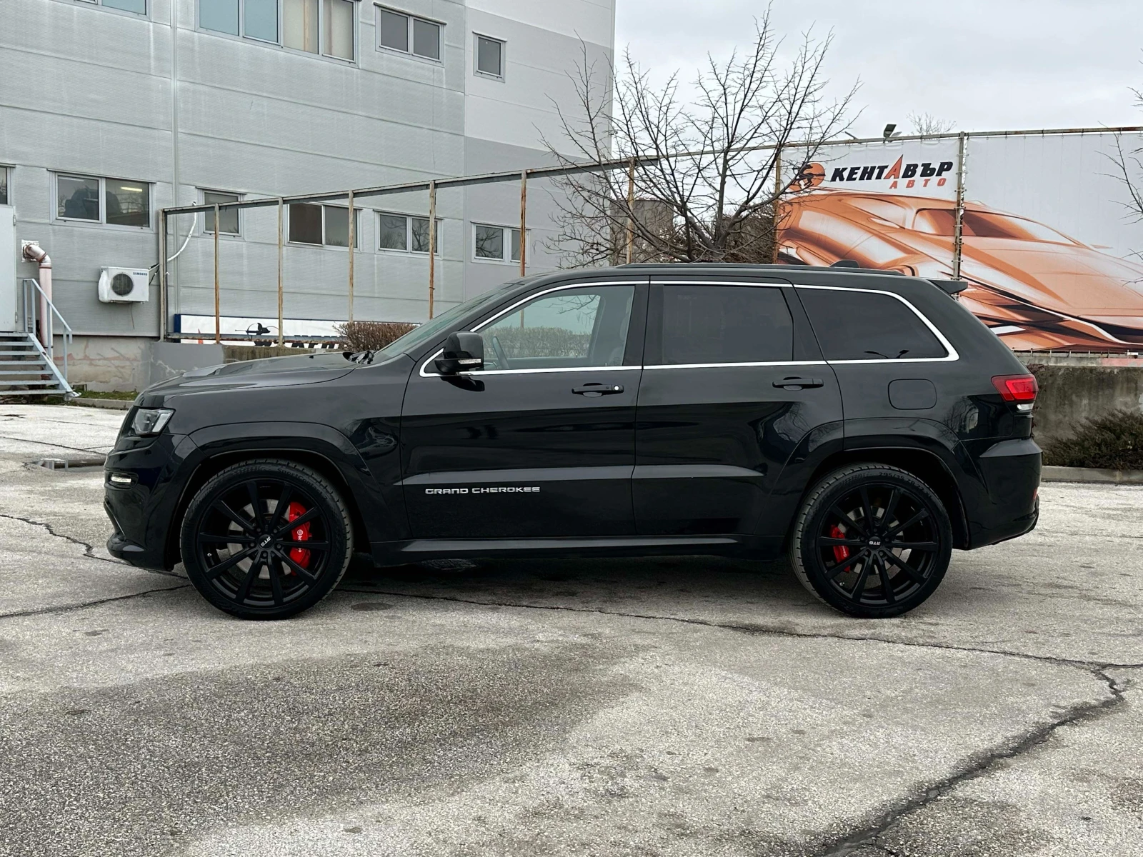 Jeep Grand cherokee 6.4 SRT - изображение 2