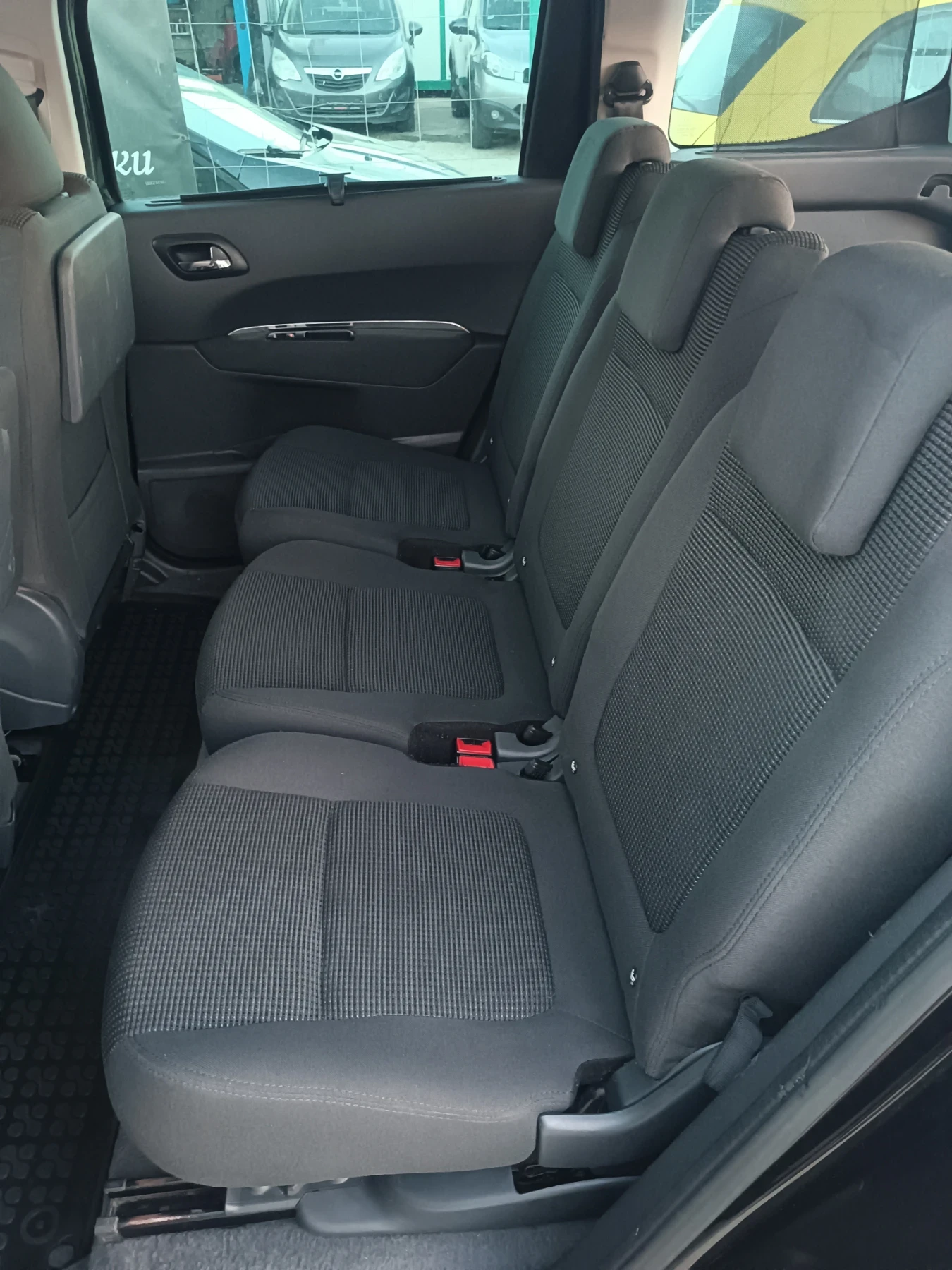 Peugeot 5008 1, 6 AUTOMATIC, 7 МЕСТА, FULL LED, ЛИЗИНГ , снимка 15 - Автомобили и джипове - 53648519