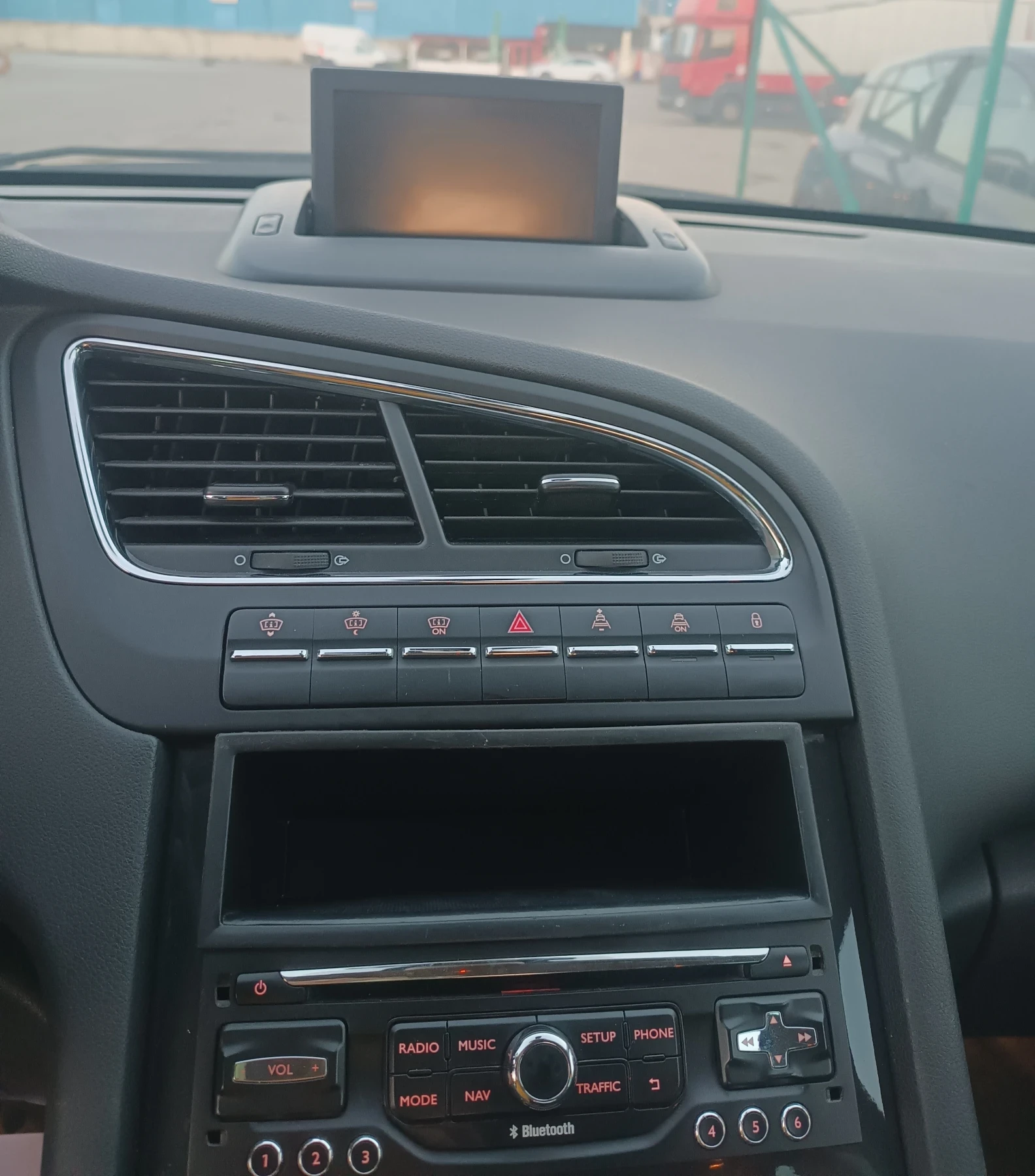 Peugeot 5008 1, 6 AUTOMATIC, 7 МЕСТА, FULL LED, ЛИЗИНГ , снимка 11 - Автомобили и джипове - 53648519