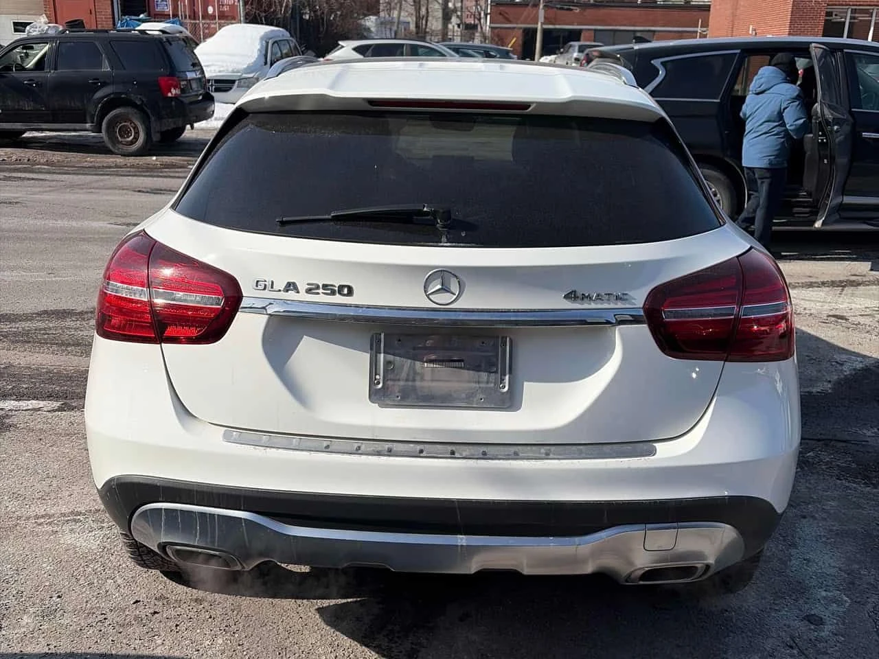 Mercedes-Benz GLA 250 * 4MATIC* PANO* KEYLESS*  - изображение 4