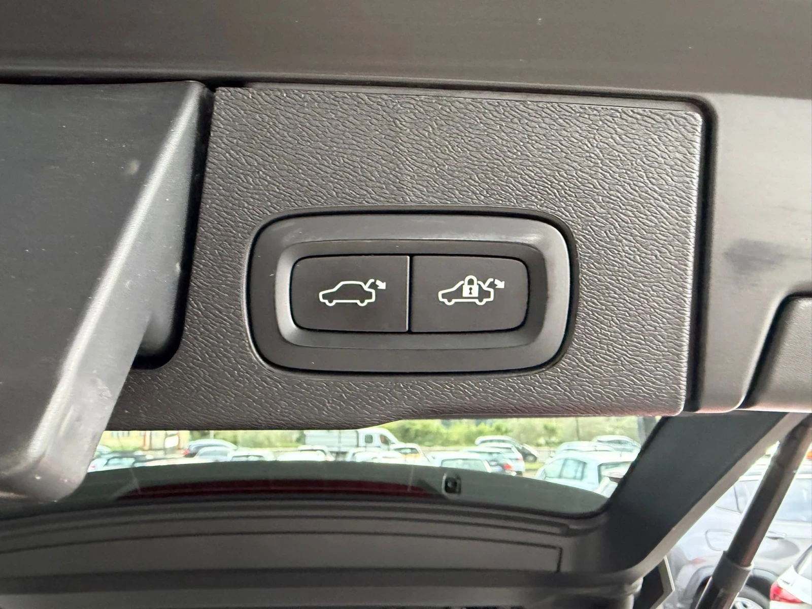 Volvo XC60 B4 AWD automatico Ultimate Dark, снимка 9 - Автомобили и джипове - 53976025