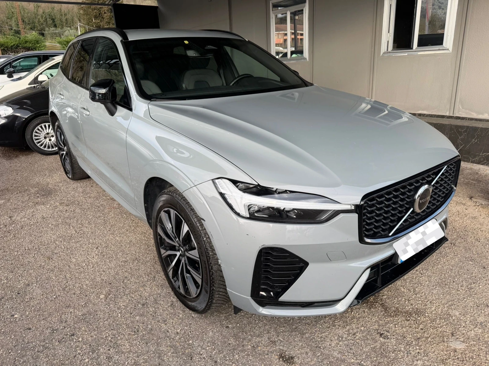 Volvo XC60 B4 AWD automatico Ultimate Dark, снимка 2 - Автомобили и джипове - 53976025