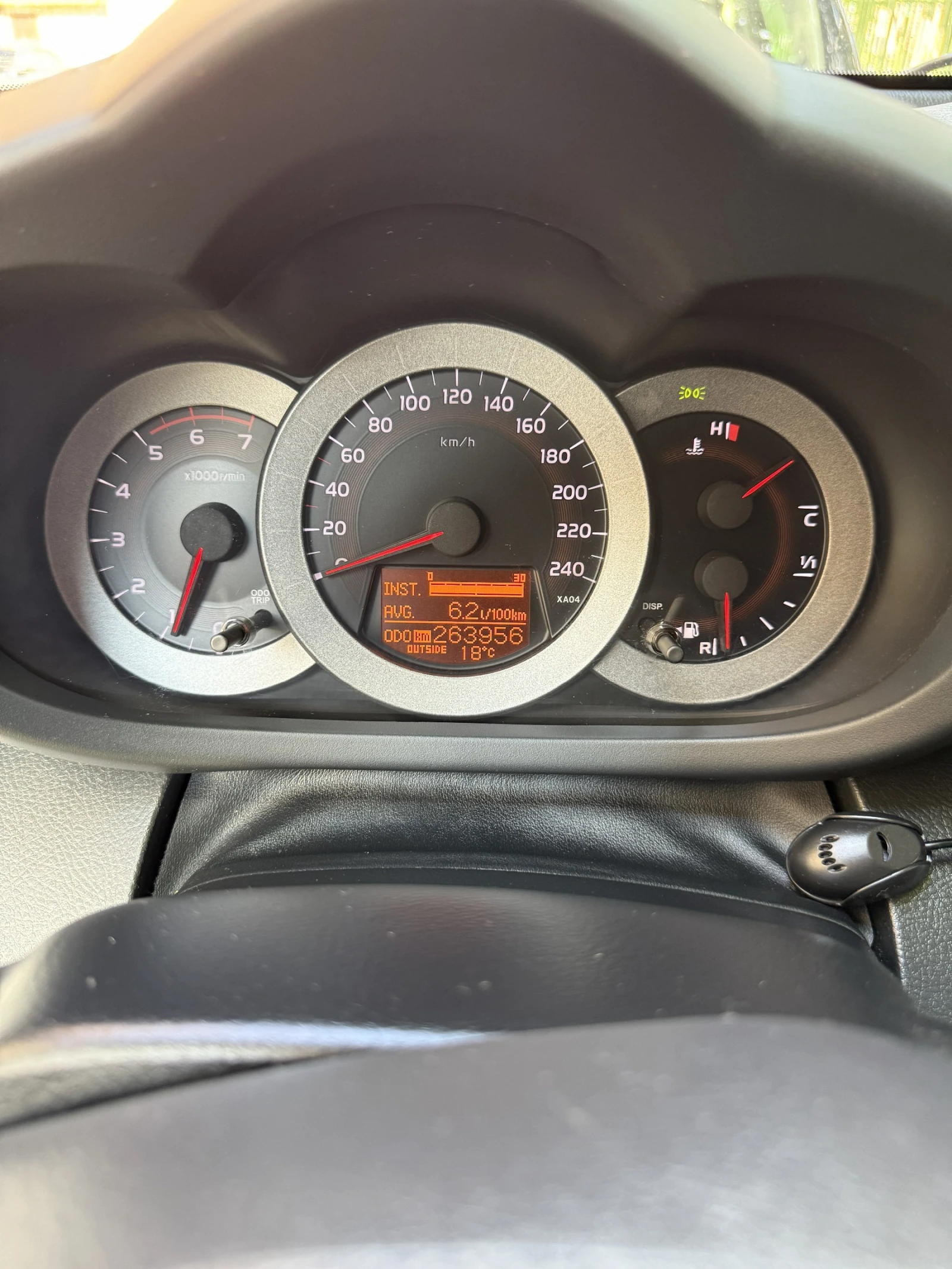 Toyota Rav4 D4D, снимка 15 - Автомобили и джипове - 55412921