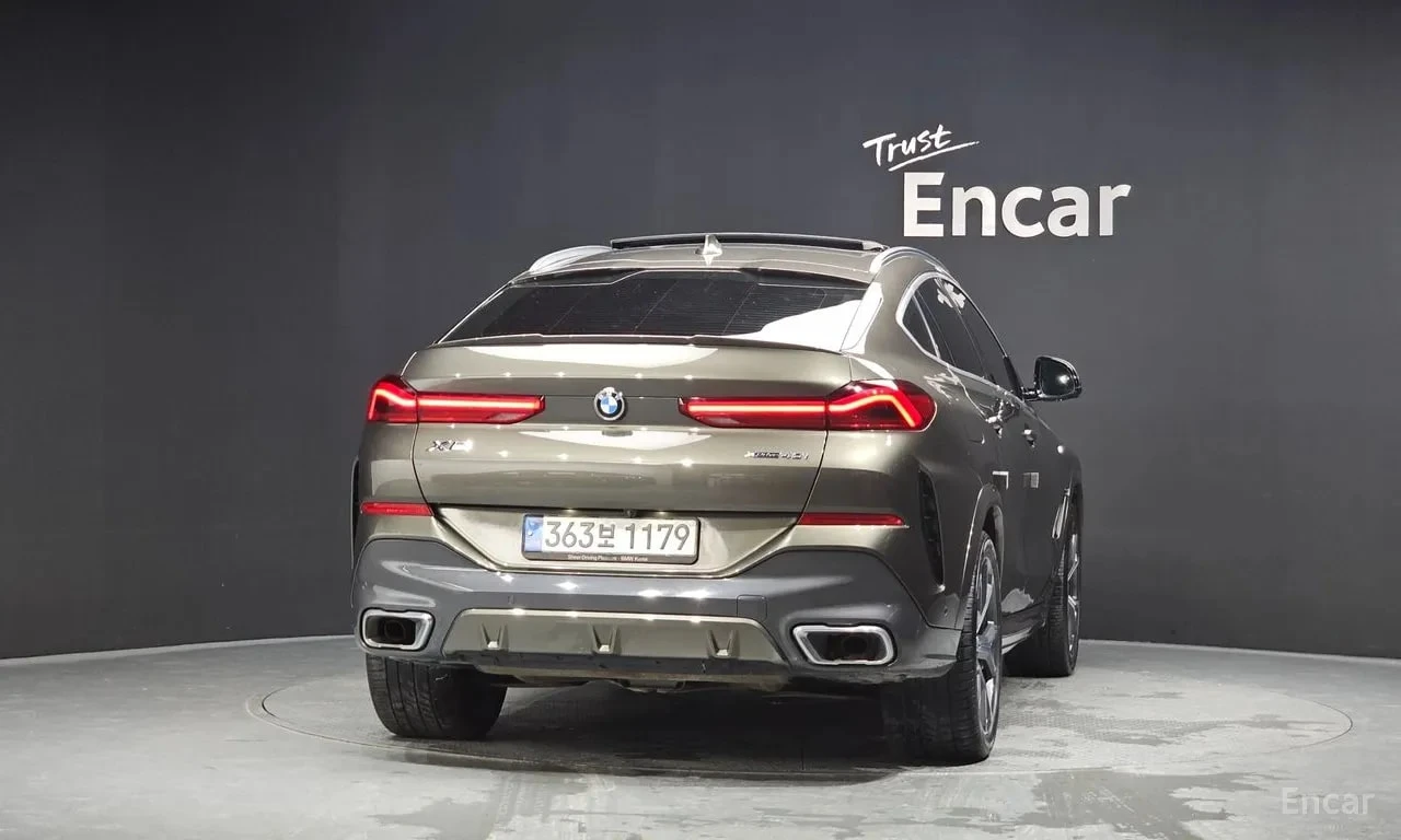 BMW X6 xDrive40i M Sport/ДИСТР/ОБДУХ/ХЕДЪП/ЛАЗЕРИ/МАСАЖ, снимка 4 - Автомобили и джипове - 56005323