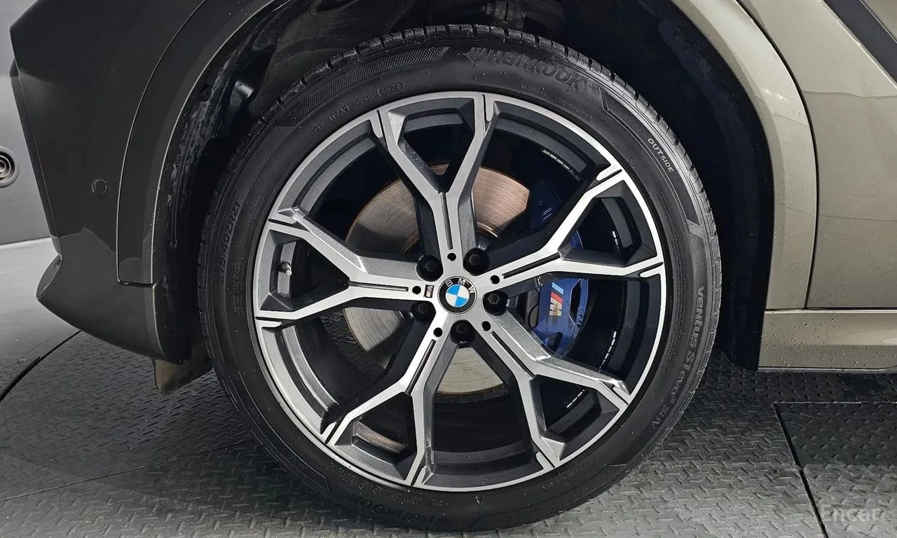 BMW X6 xDrive40i M Sport/ДИСТР/ОБДУХ/ХЕДЪП/ЛАЗЕРИ/МАСАЖ, снимка 5 - Автомобили и джипове - 56005323