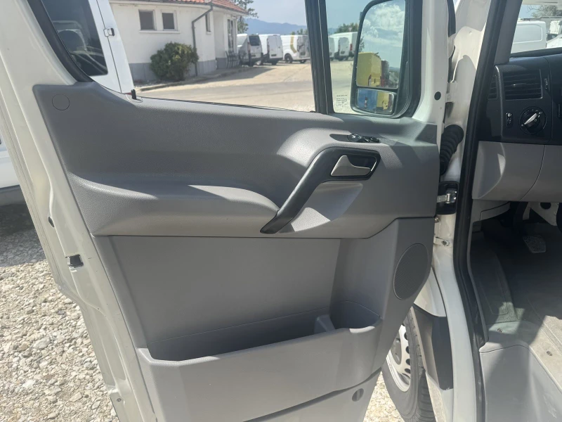 VW Crafter KLIMA, HLADILEN, 283000KM!!!, снимка 7 - Бусове и автобуси - 51366347