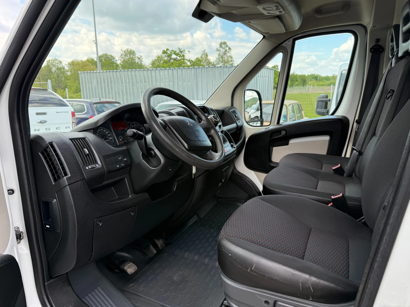Peugeot Boxer 2.2HDI 131кс РЕАЛНИ 126000км ! ! КЛИМАТИК, снимка 13 - Бусове и автобуси - 54426599