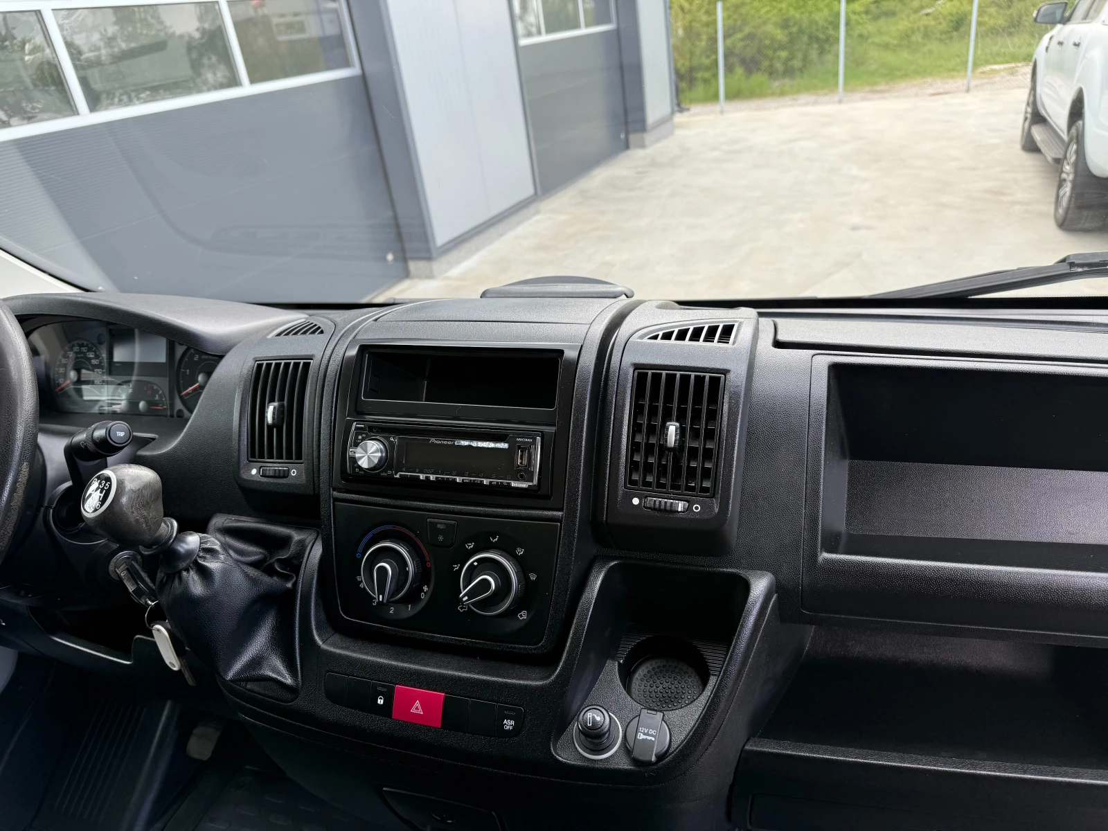 Peugeot Boxer 2.2HDI 131кс РЕАЛНИ 126000км ! ! КЛИМАТИК, снимка 12 - Бусове и автобуси - 54426599