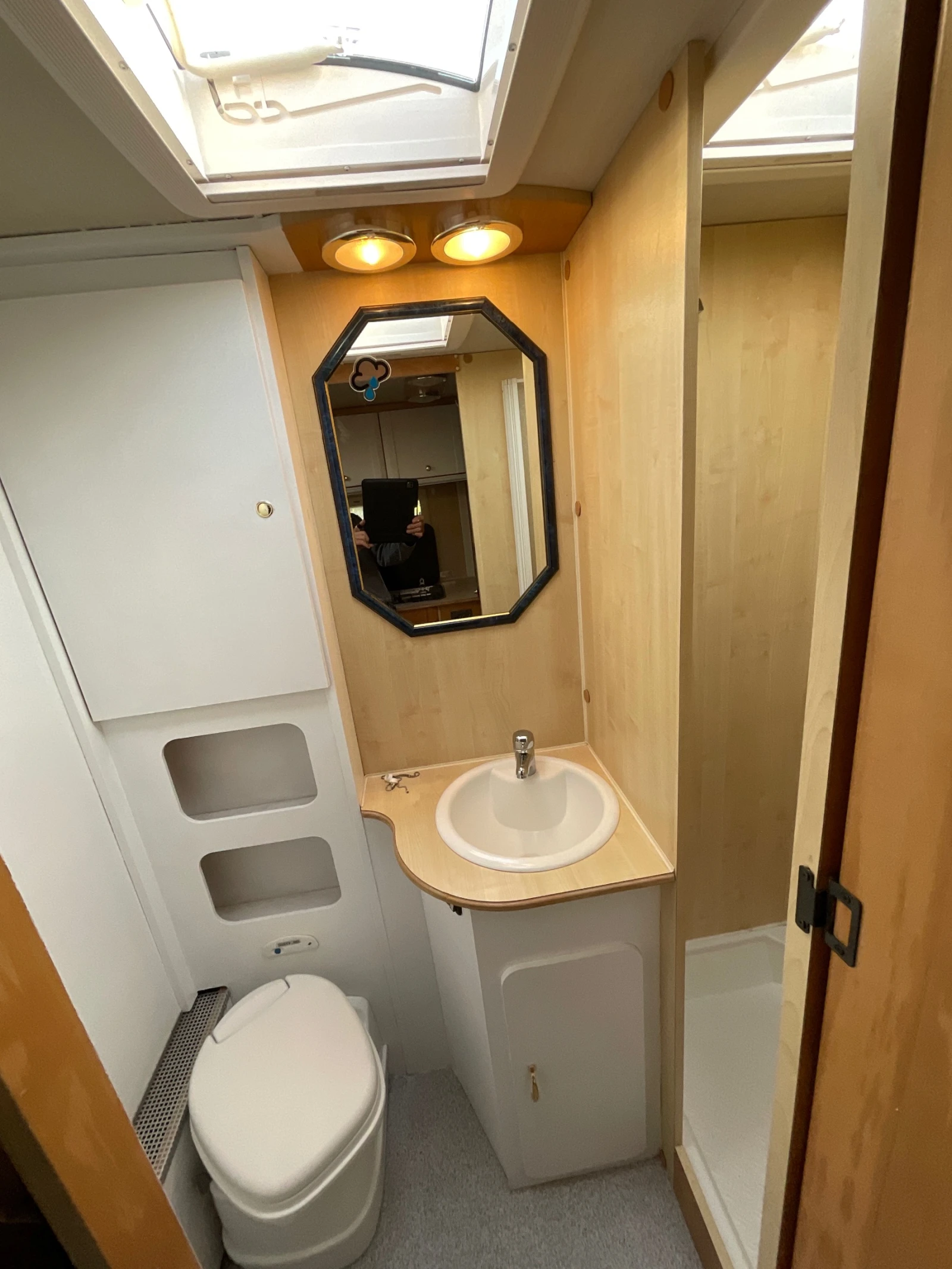 ������ HYMER / ERIBA Beisl | Mobile.bg � ����������� 10